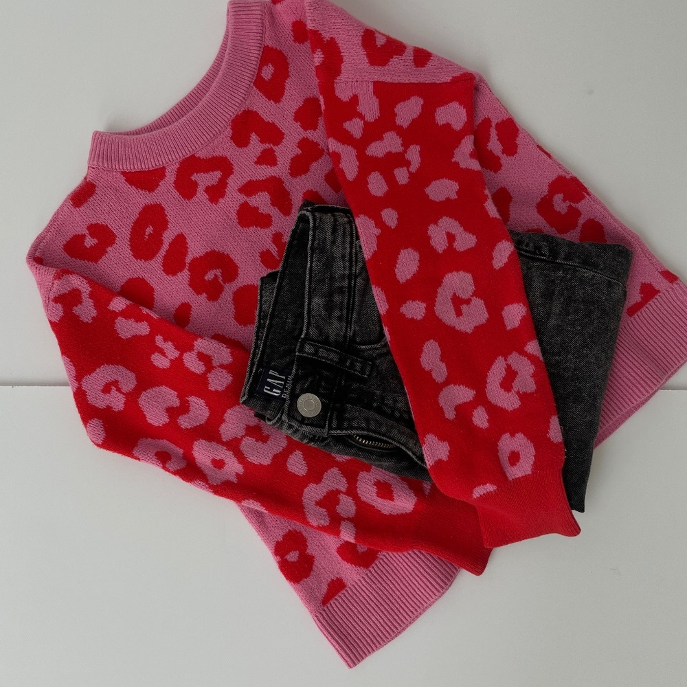 Girls Gap jeans+ sweater, 7 year